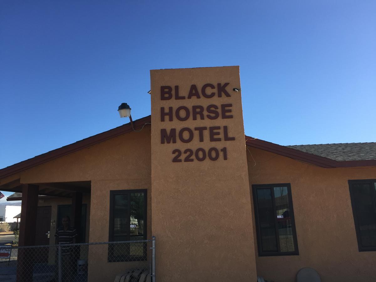אפל ואלי Black Horse Motel מראה חיצוני תמונה